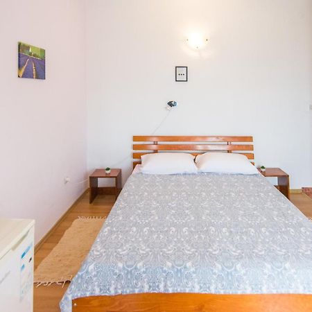 Sobe Rolo Uz More Hotel Биоград на Мору Екстериор снимка