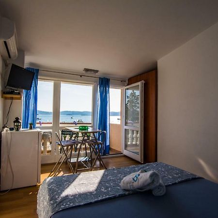 Sobe Rolo Uz More Hotel Биоград на Мору Екстериор снимка