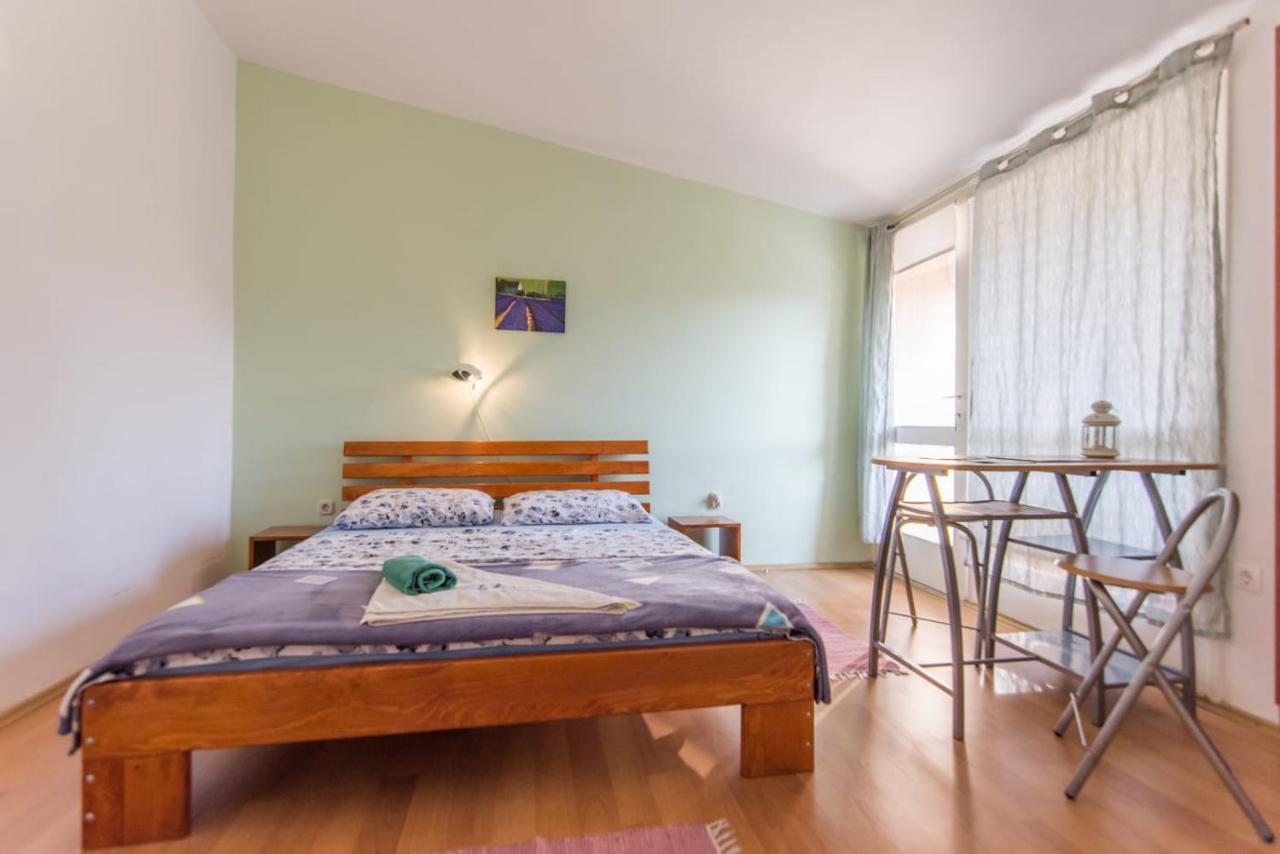 Sobe Rolo Uz More Hotel Биоград на Мору Екстериор снимка