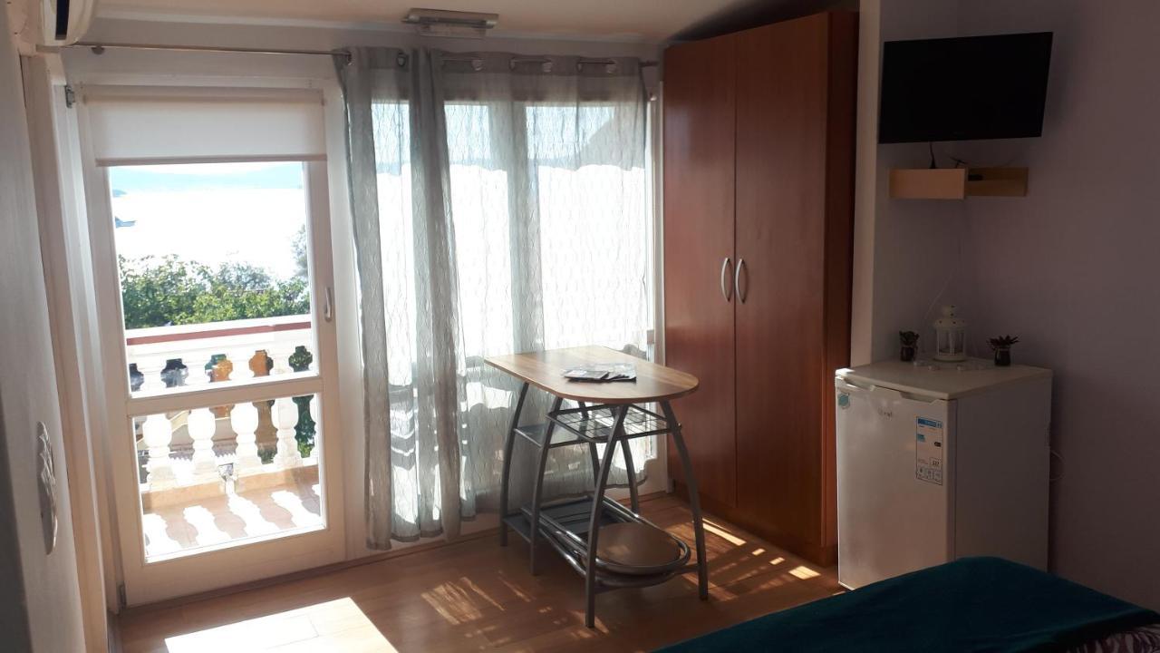 Sobe Rolo Uz More Hotel Биоград на Мору Екстериор снимка