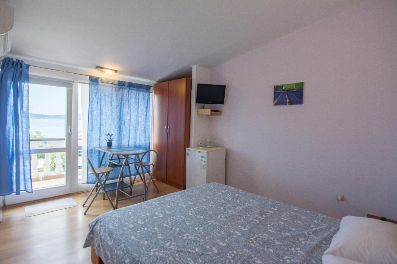Sobe Rolo Uz More Hotel Биоград на Мору Екстериор снимка
