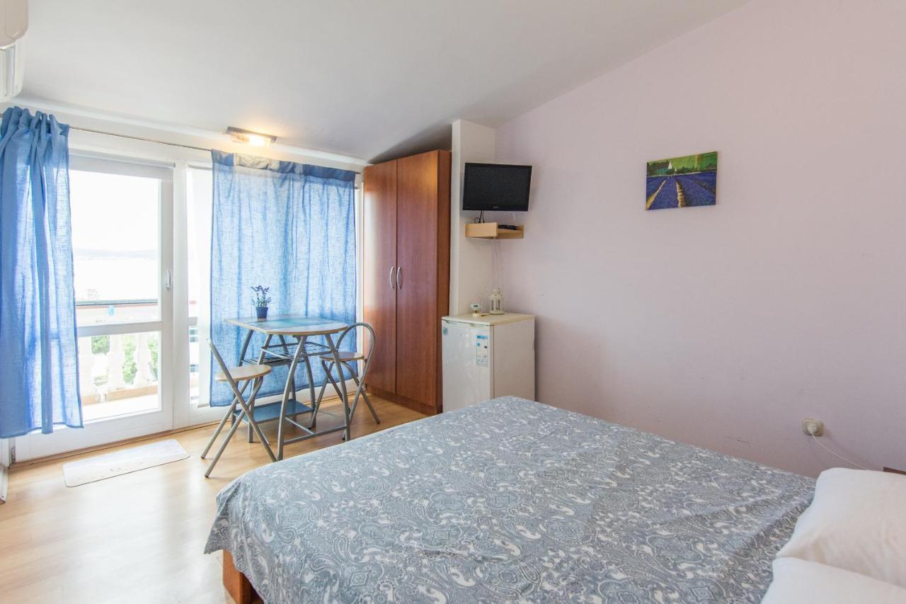 Sobe Rolo Uz More Hotel Биоград на Мору Екстериор снимка