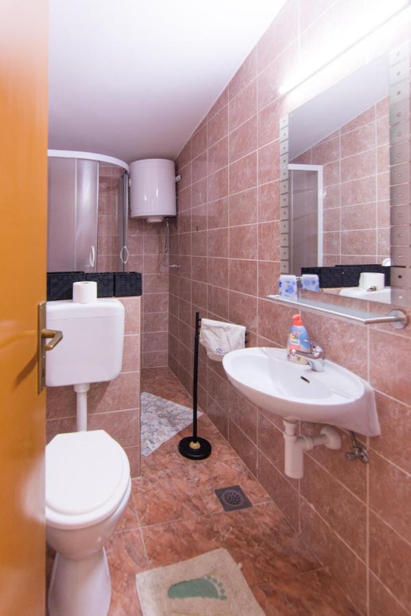 Sobe Rolo Uz More Hotel Биоград на Мору Екстериор снимка
