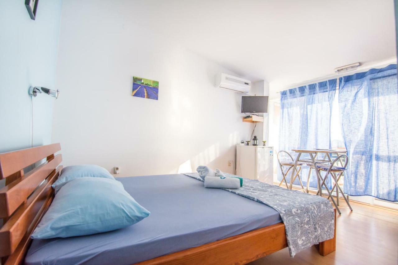 Sobe Rolo Uz More Hotel Биоград на Мору Екстериор снимка